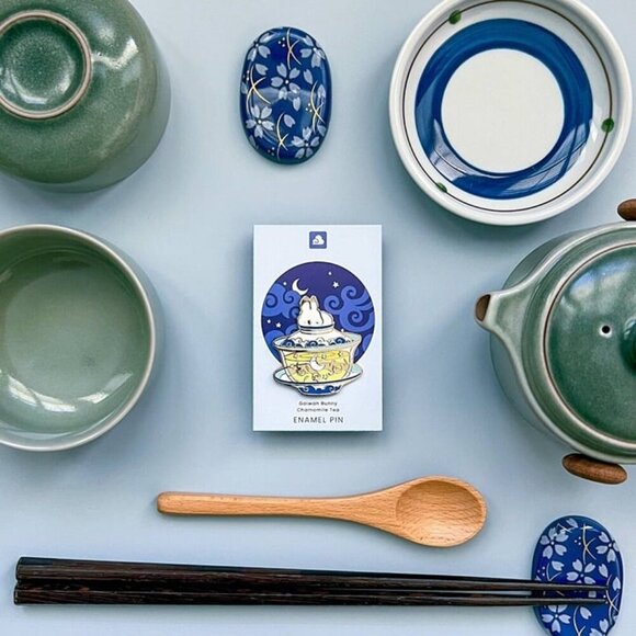 Gaiwan Bunny Enamel Pin - Chamomile Tea & Rabbit Jewelry - Celestial Brooch - Picture 5 of 9